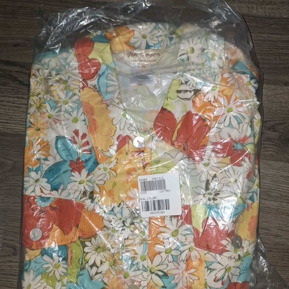 Norm Thompson Womens XL Vintage Button Up. New